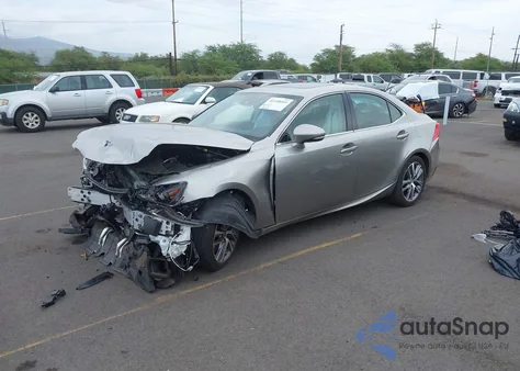 2018 Lexus Is 300 z USA, uszkodzony, nr VIN JTHBA1D22J5067449